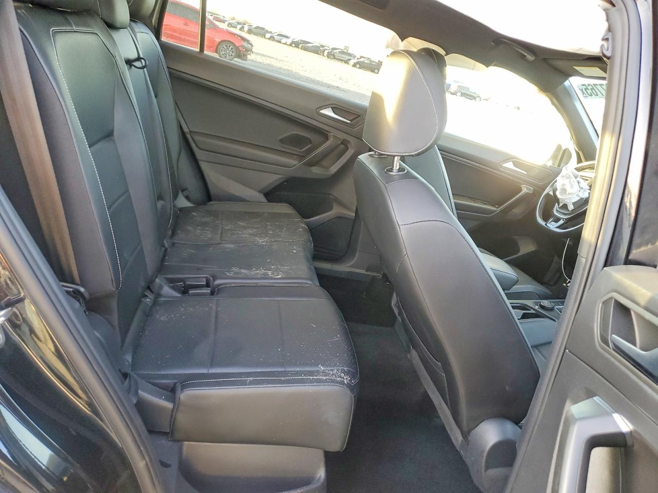 2021 VOLKSWAGEN TIGUAN SE photo 11