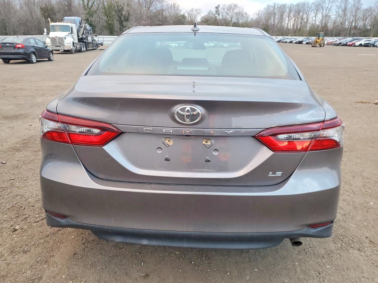 2021 TOYOTA CAMRY LE photo 6