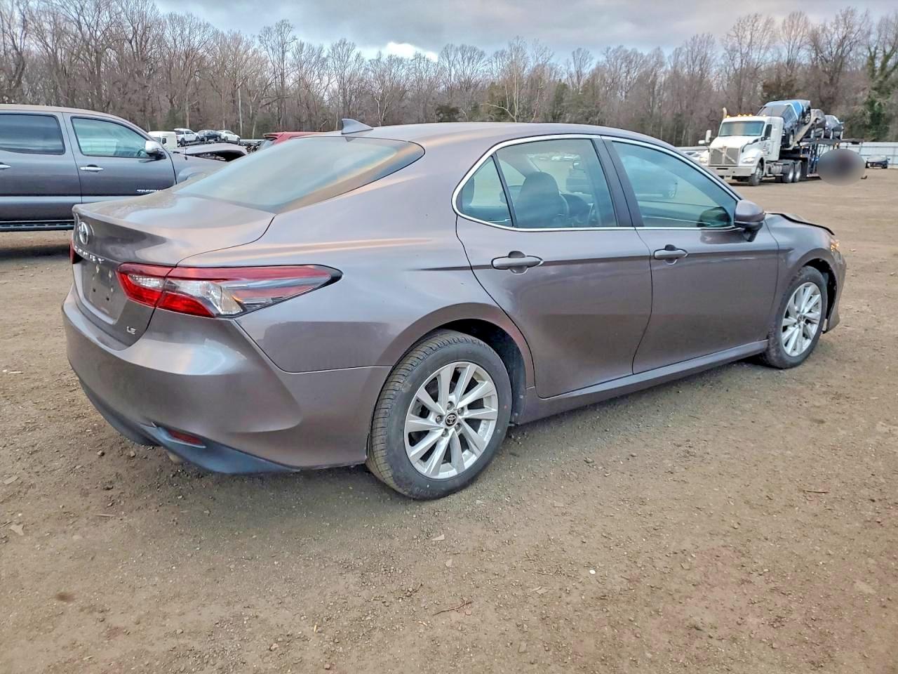 2021 TOYOTA CAMRY LE photo 3