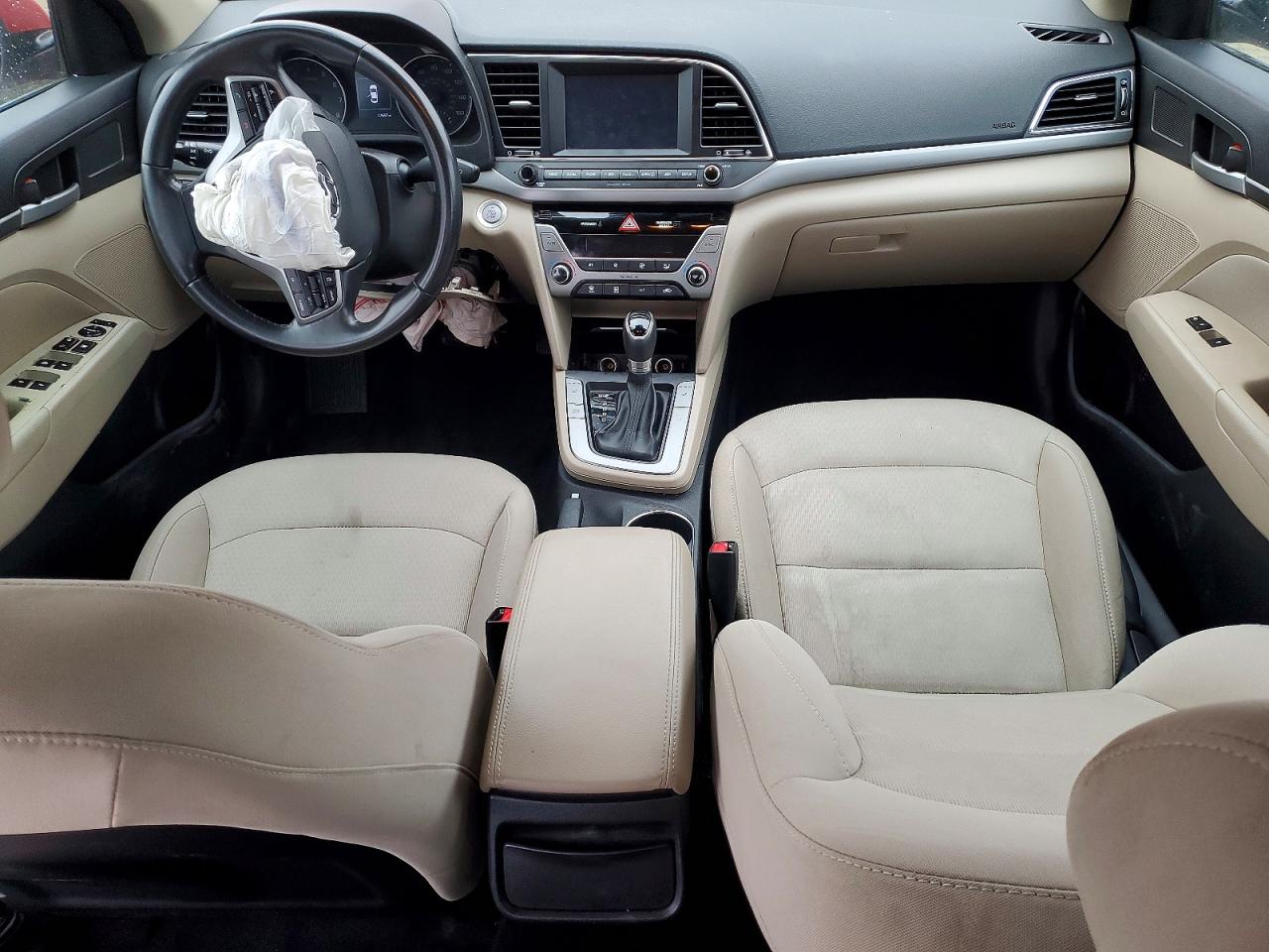 2017 HYUNDAI ELANTRA photo 8