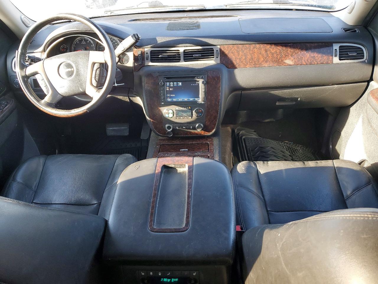 2013 GMC YUKON XL DENALI photo 8