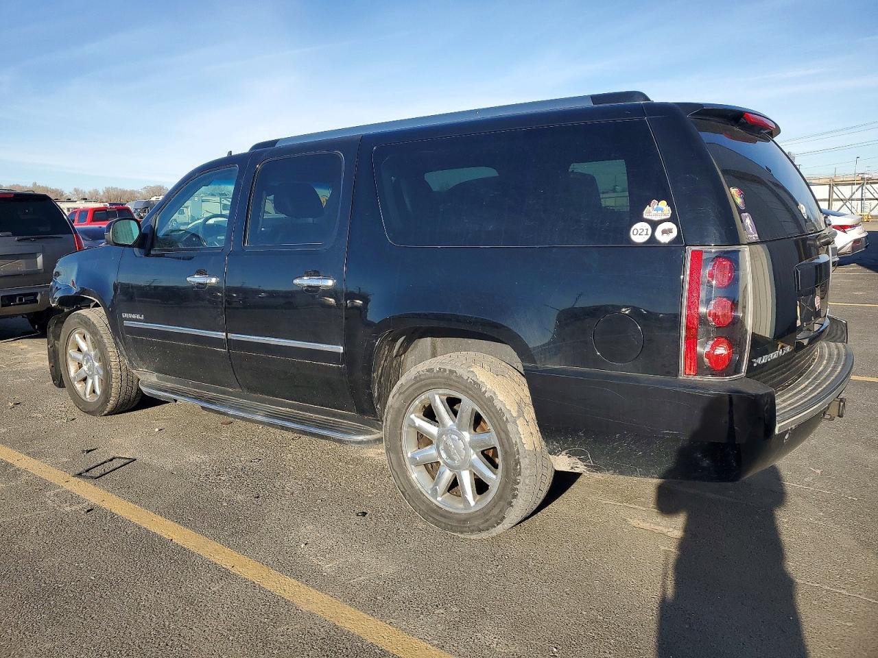 2013 GMC YUKON XL DENALI photo 2