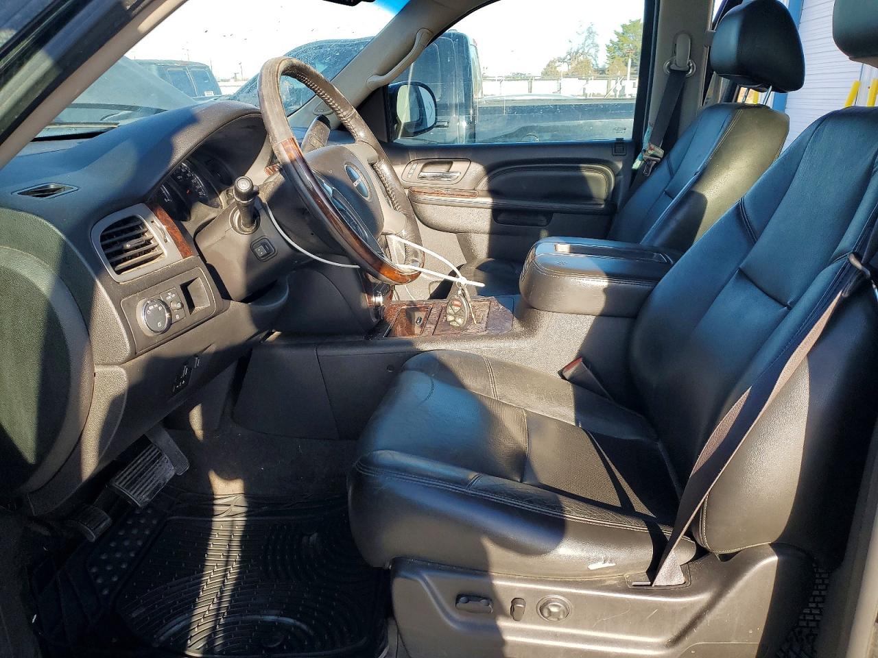 2013 GMC YUKON XL DENALI photo 7
