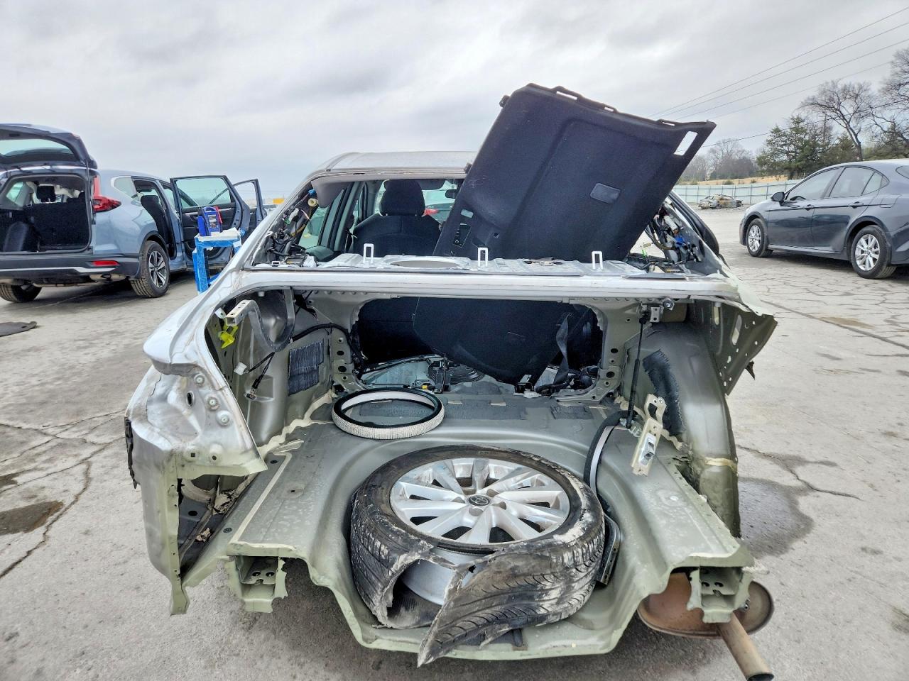 2022 TOYOTA CAMRY LE photo 16