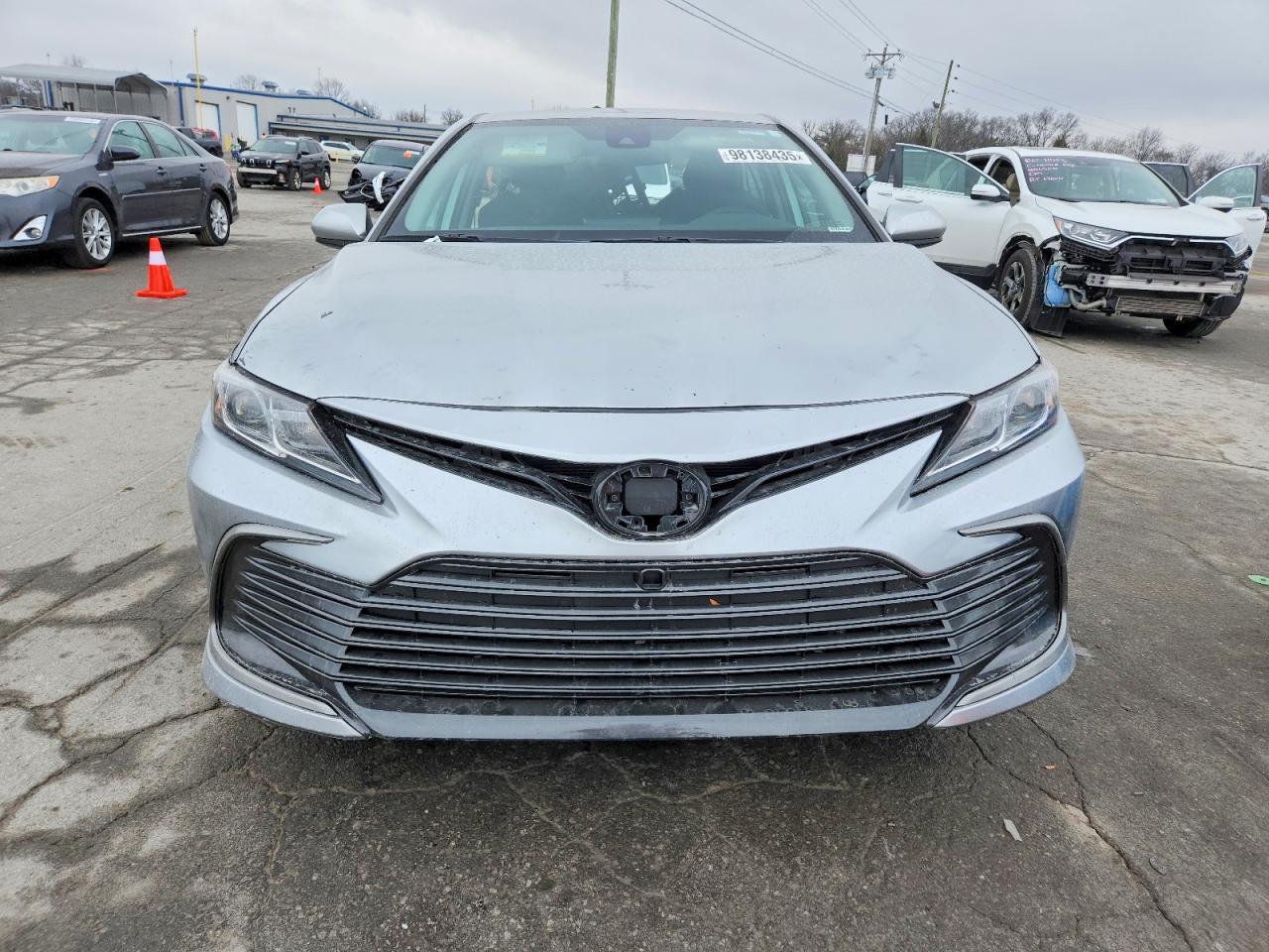 2022 TOYOTA CAMRY LE photo 13