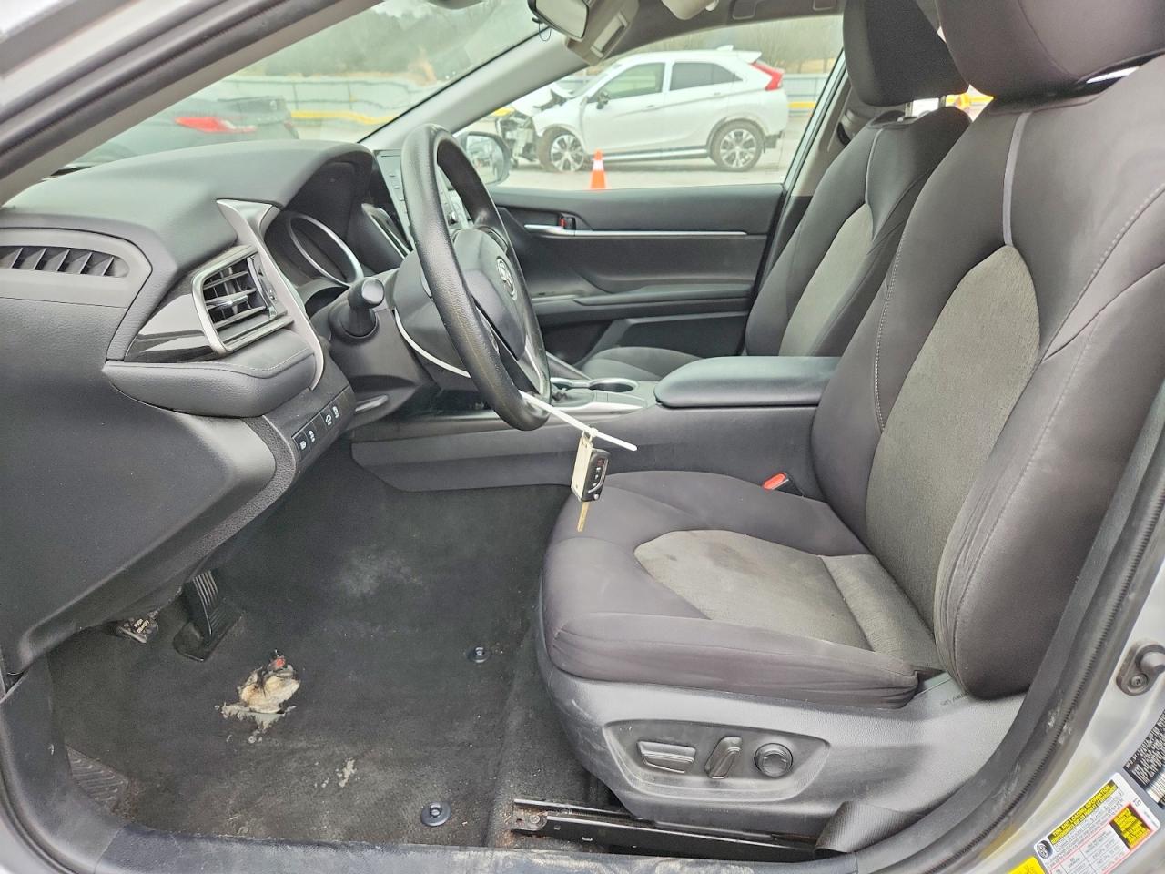 2022 TOYOTA CAMRY LE photo 19