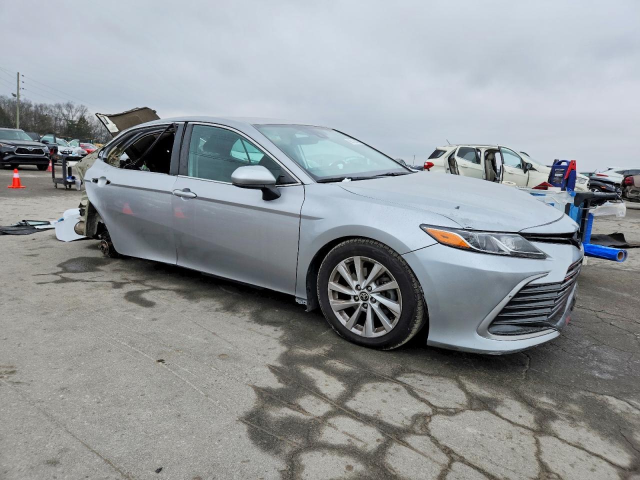 2022 TOYOTA CAMRY LE photo 10