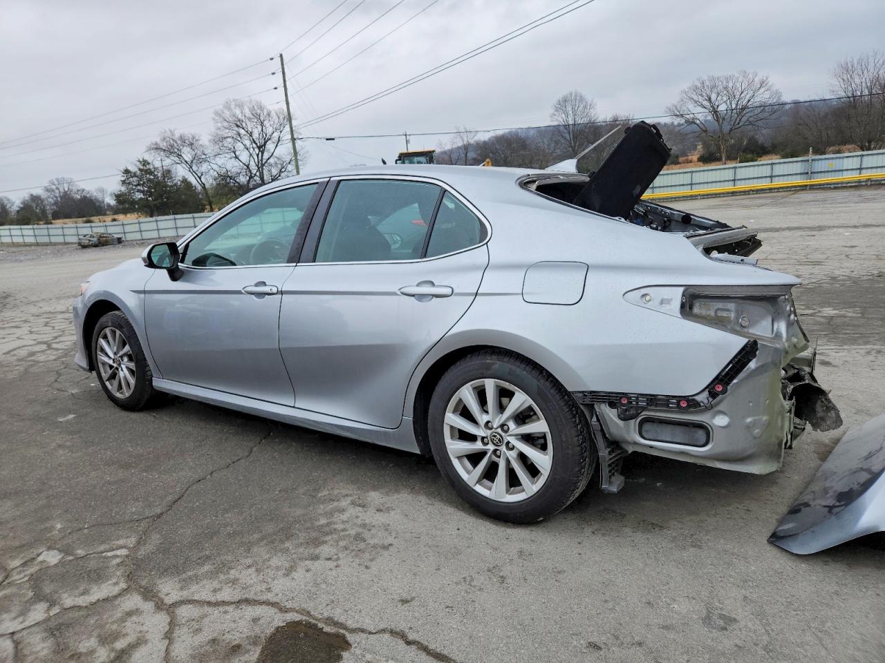 2022 TOYOTA CAMRY LE photo 4