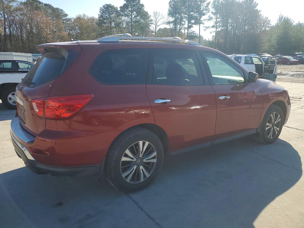 2017 NISSAN PATHFINDER S photo 3