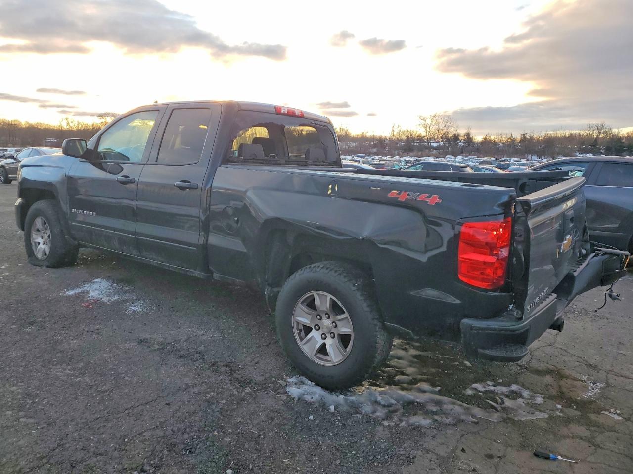 2017 CHEVROLET SILVERADO K1500 LT photo 3