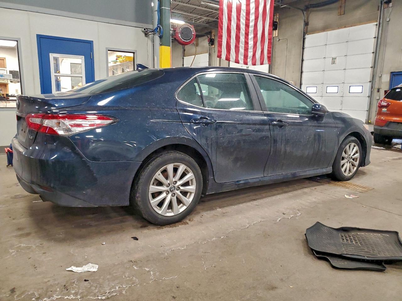 2019 TOYOTA CAMRY L photo 3