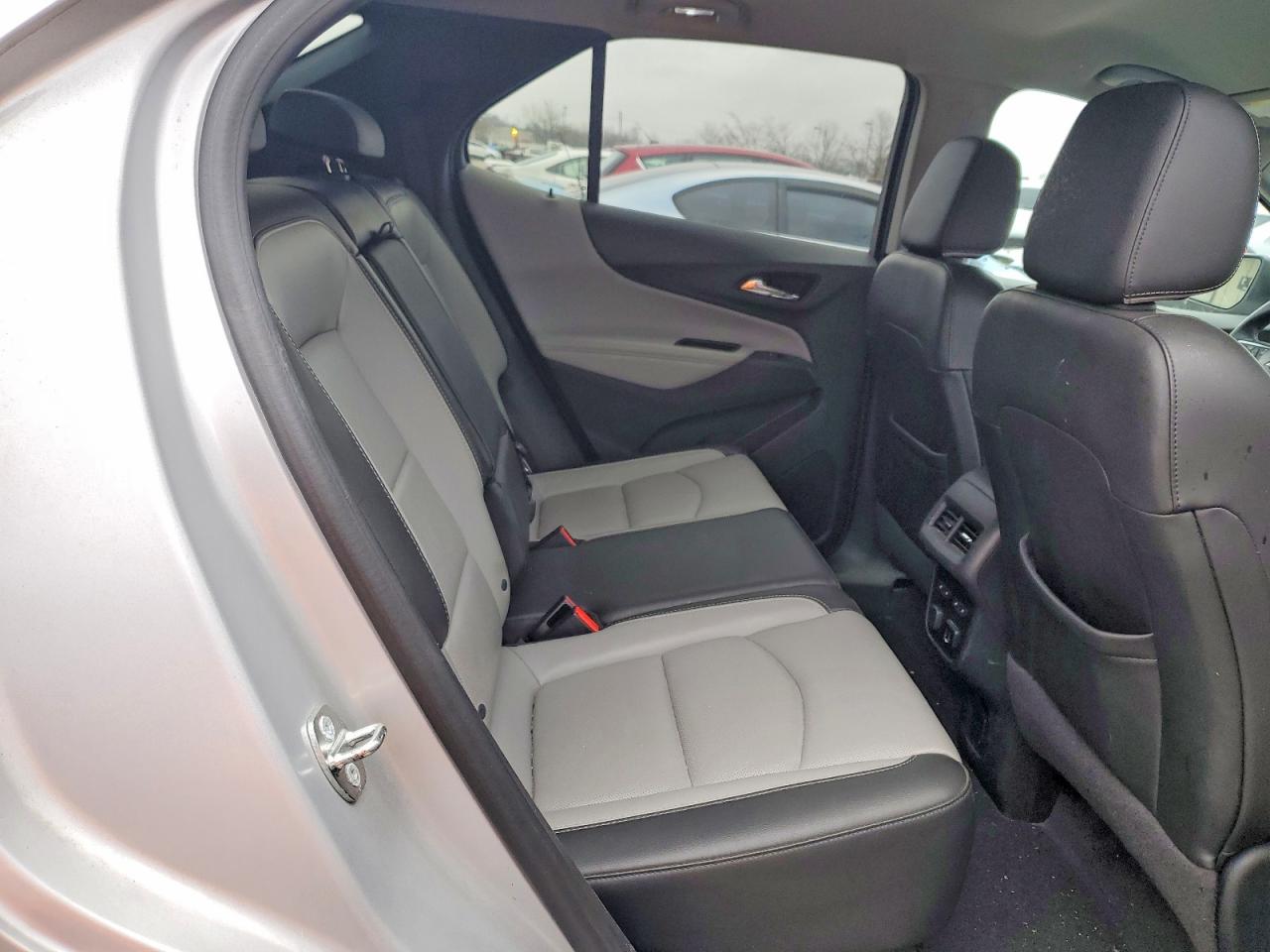 2018 CHEVROLET EQUINOX PREMIER photo 11