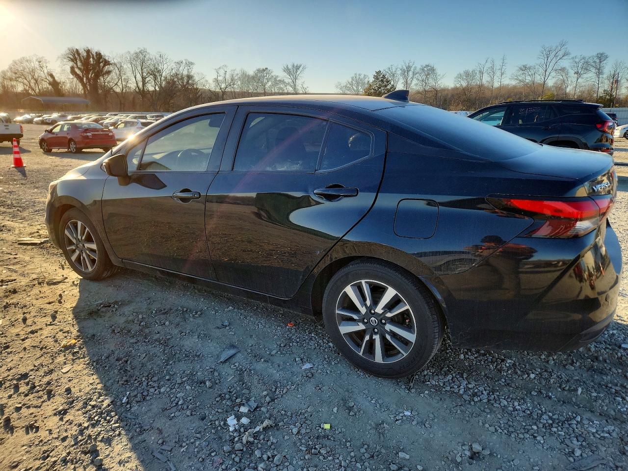 2021 NISSAN VERSA SV photo 2