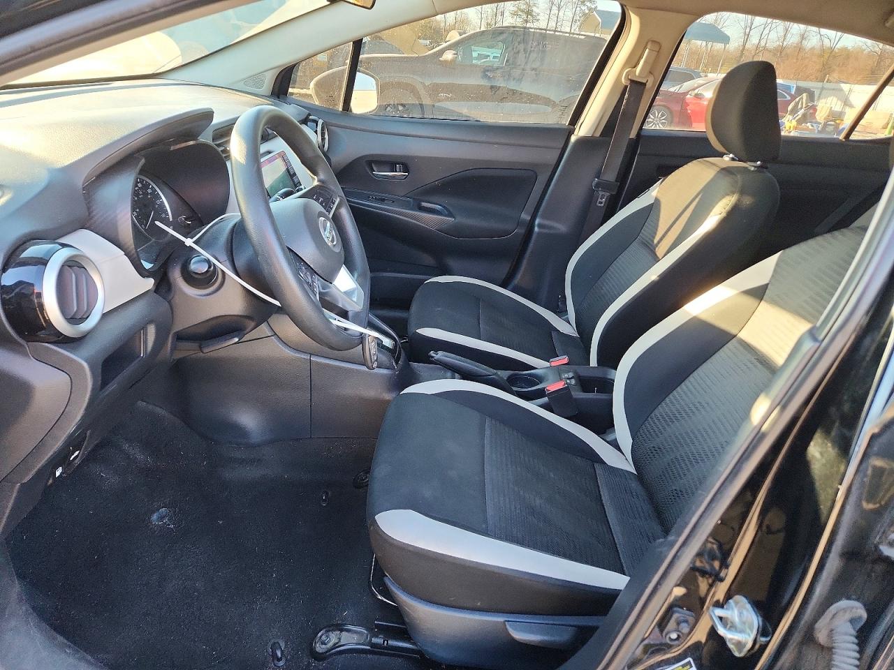 2021 NISSAN VERSA SV photo 7