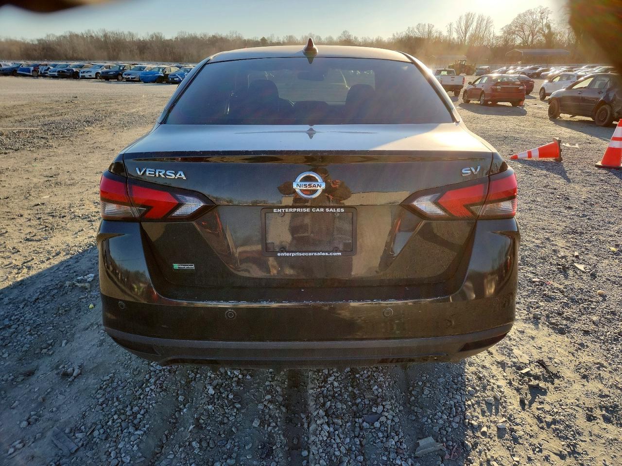 2021 NISSAN VERSA SV photo 6