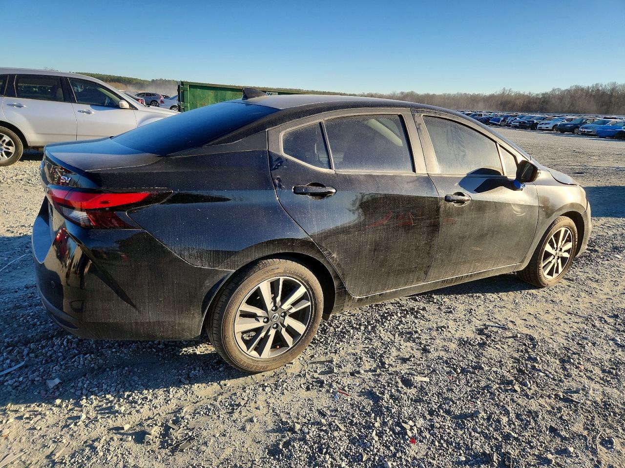 2021 NISSAN VERSA SV photo 3