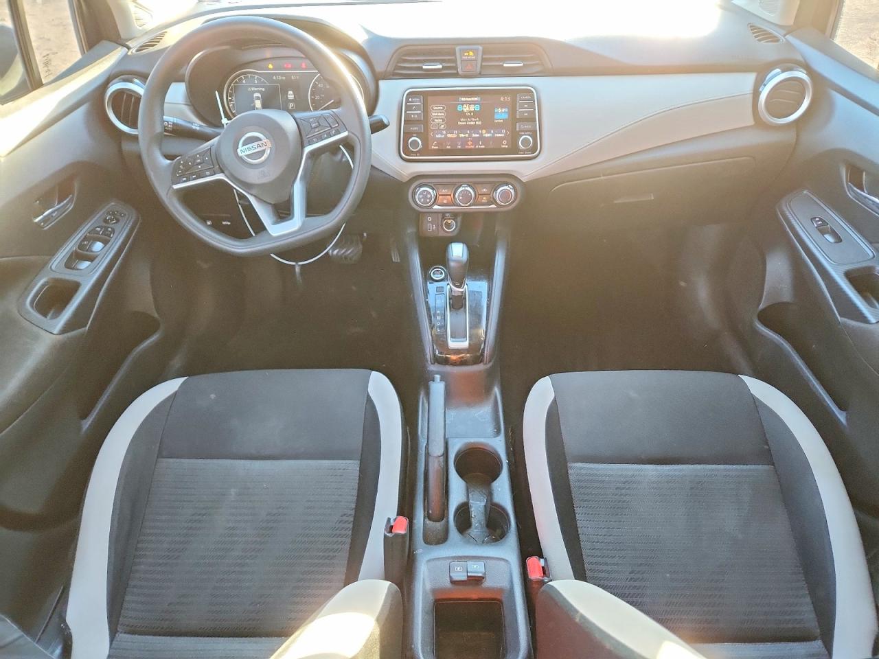 2021 NISSAN VERSA SV photo 8
