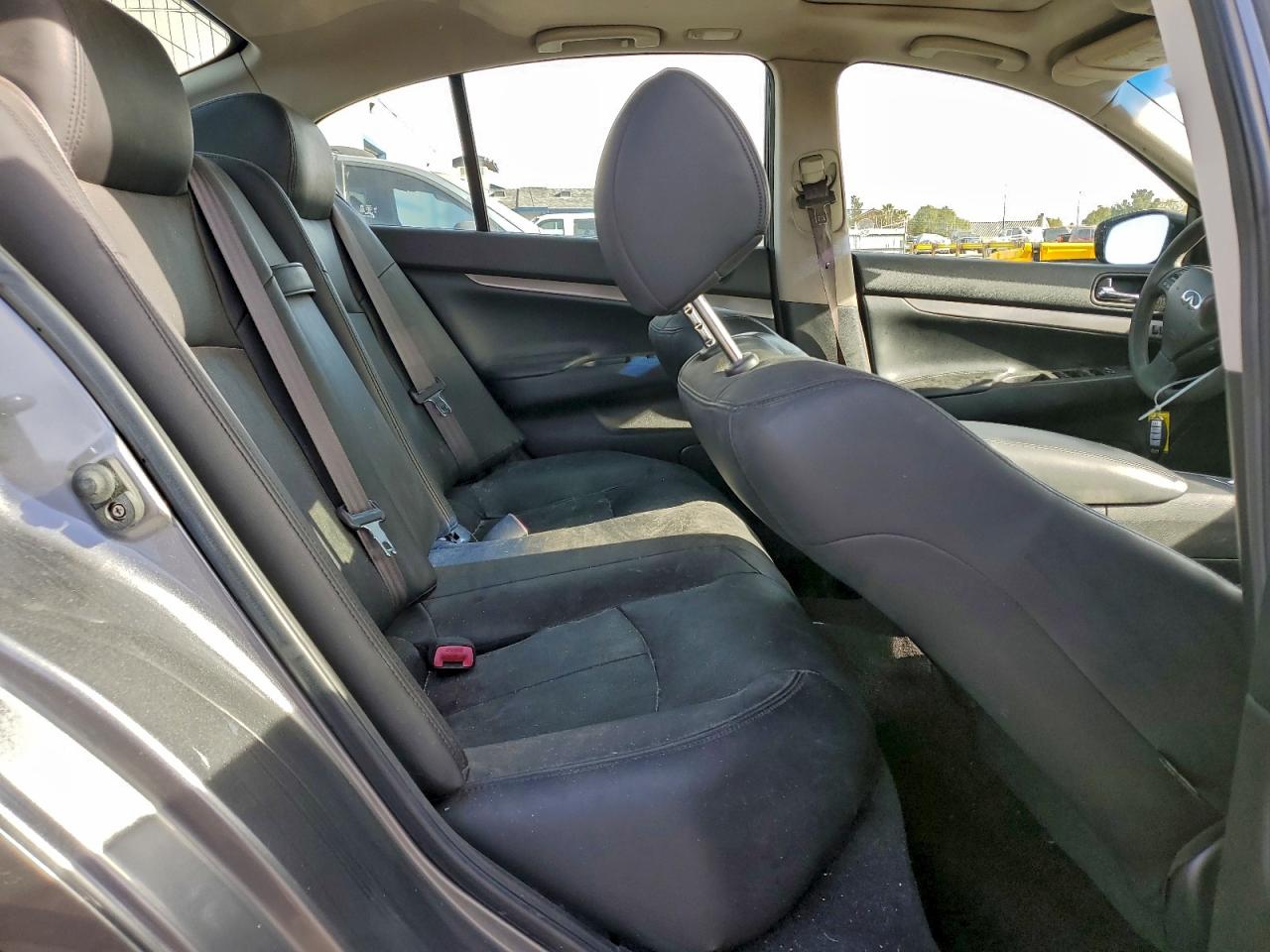 2012 INFINITI G37 BASE photo 10