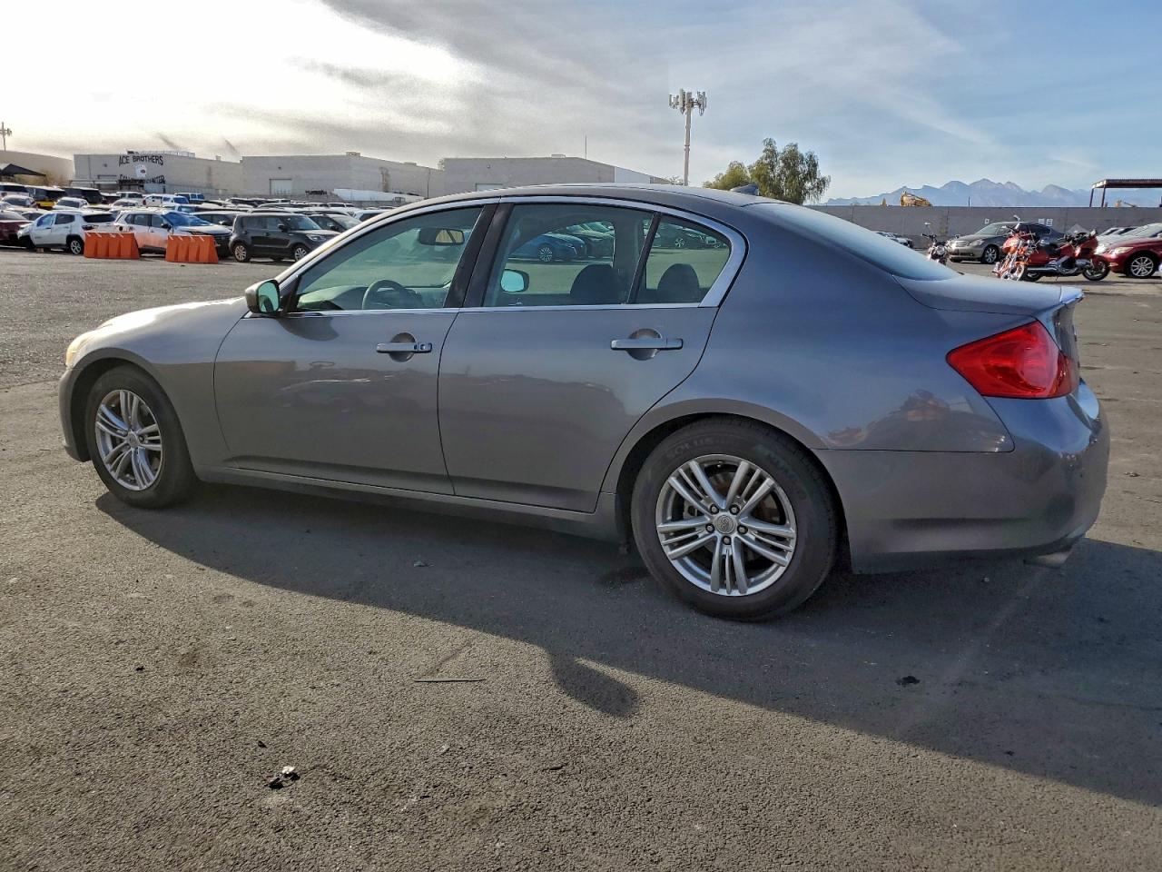 2012 INFINITI G37 BASE photo 2