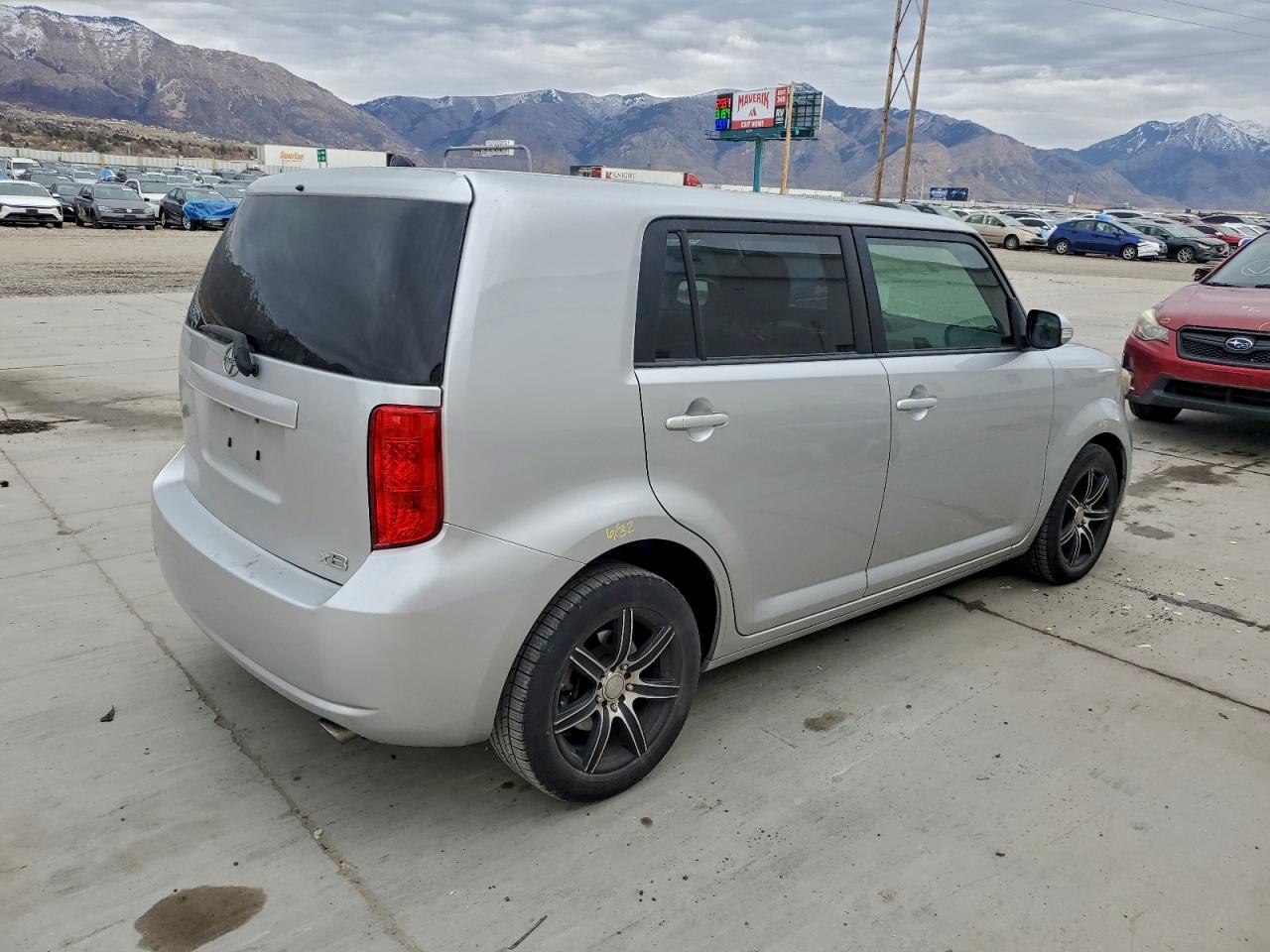 2008 TOYOTA SCION XB photo 3