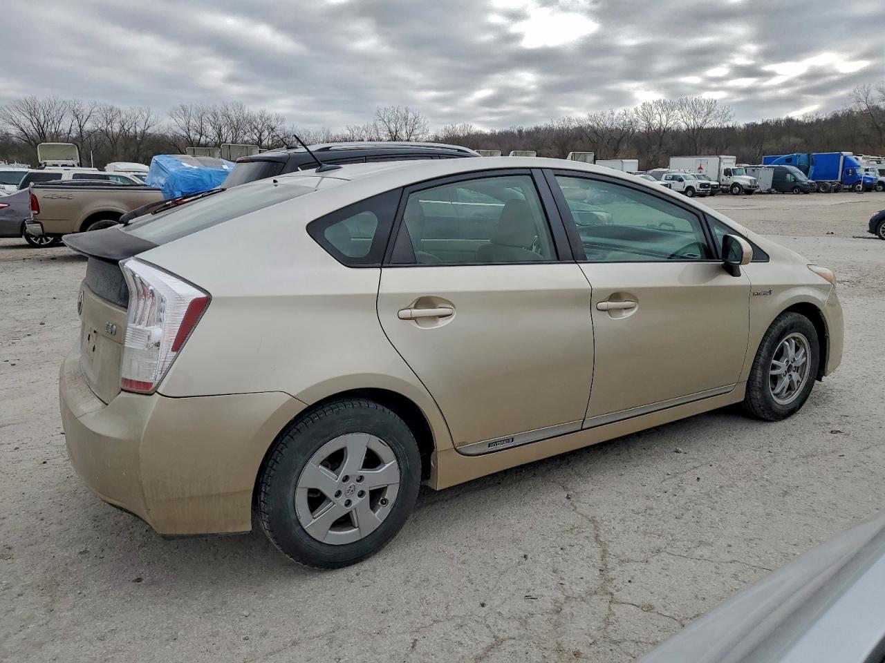 2010 TOYOTA PRIUS photo 3
