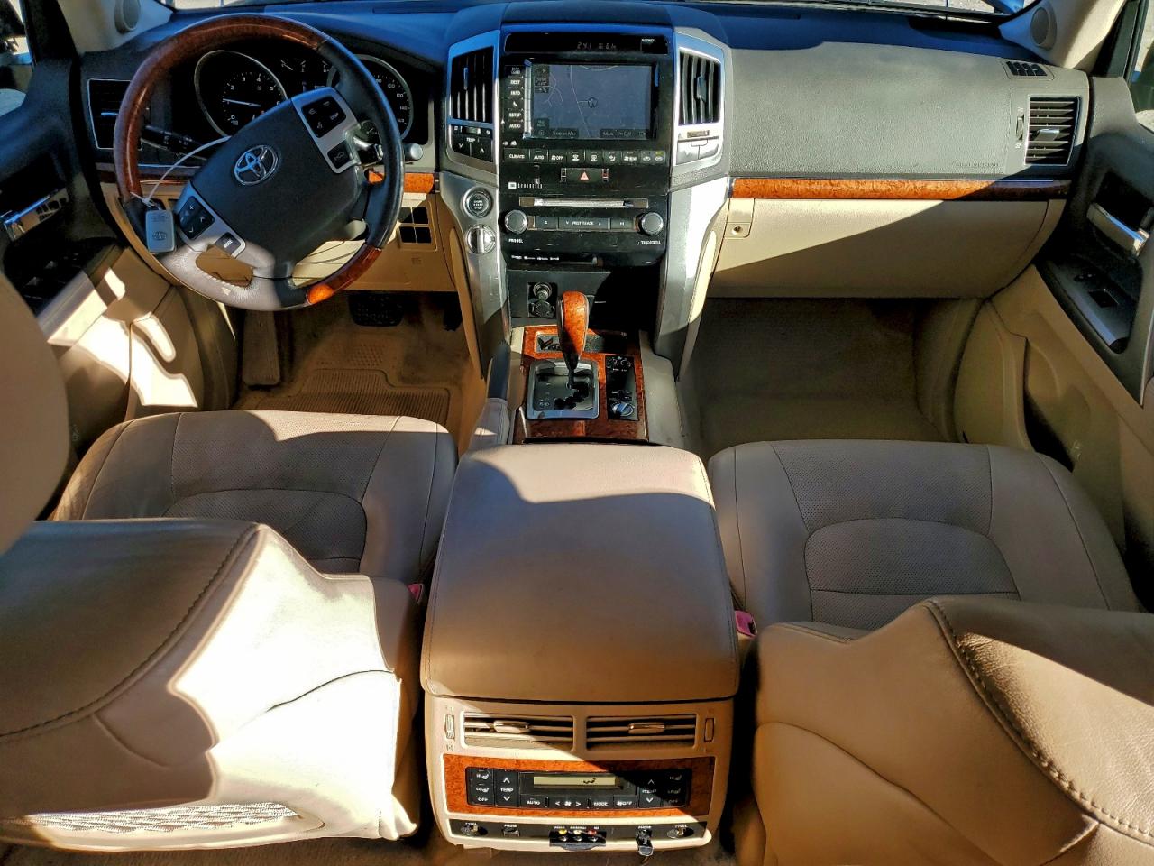 2014 TOYOTA LAND CRUISER photo 8