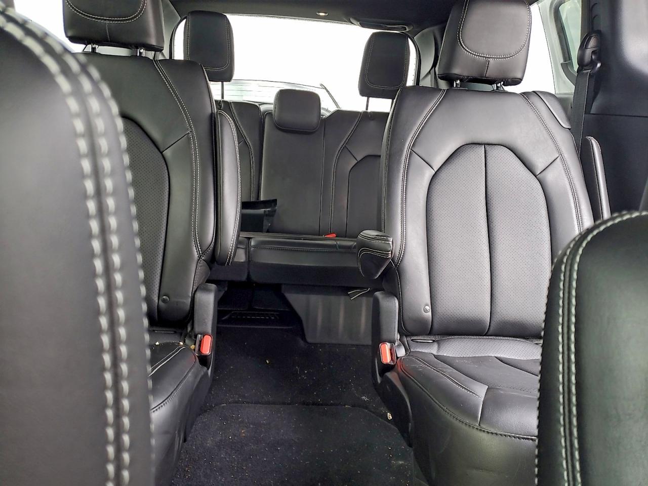 2025 CHRYSLER VOYAGER LX photo 10