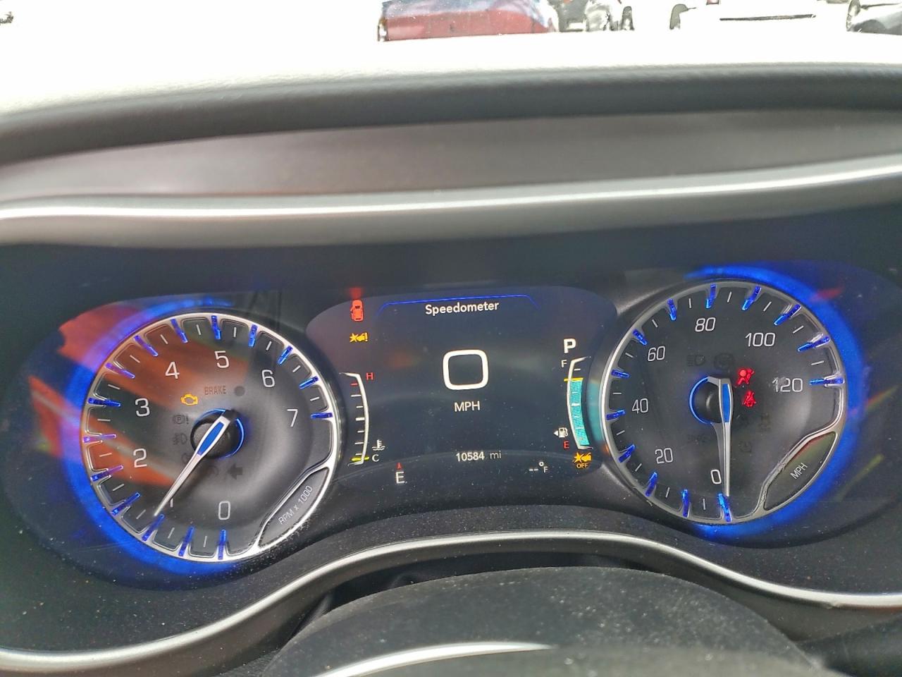 2025 CHRYSLER VOYAGER LX photo 9