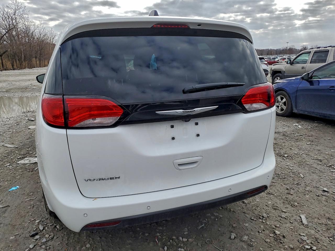 2025 CHRYSLER VOYAGER LX photo 6