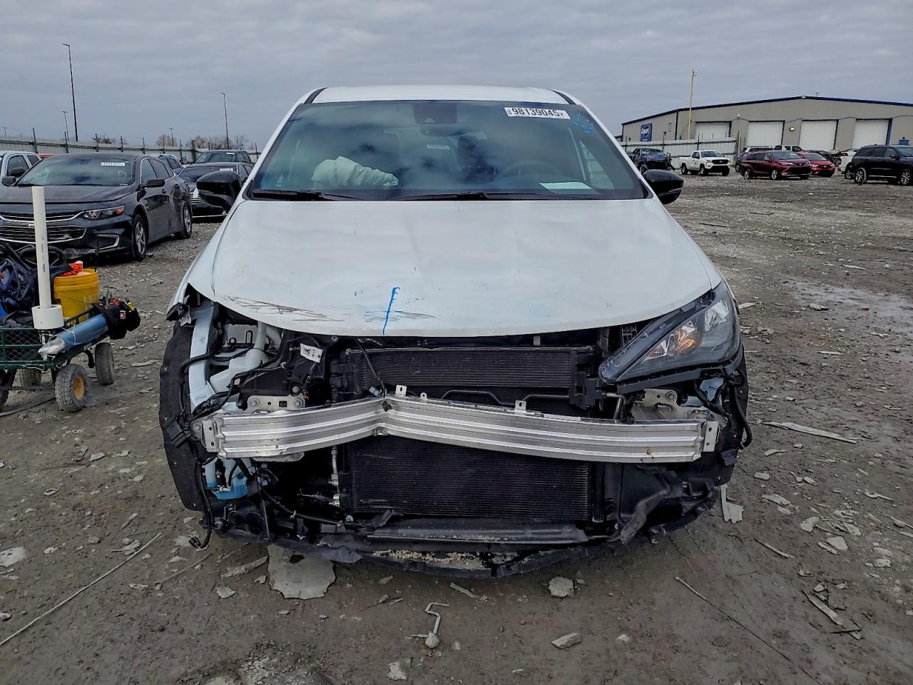 2025 CHRYSLER VOYAGER LX photo 5