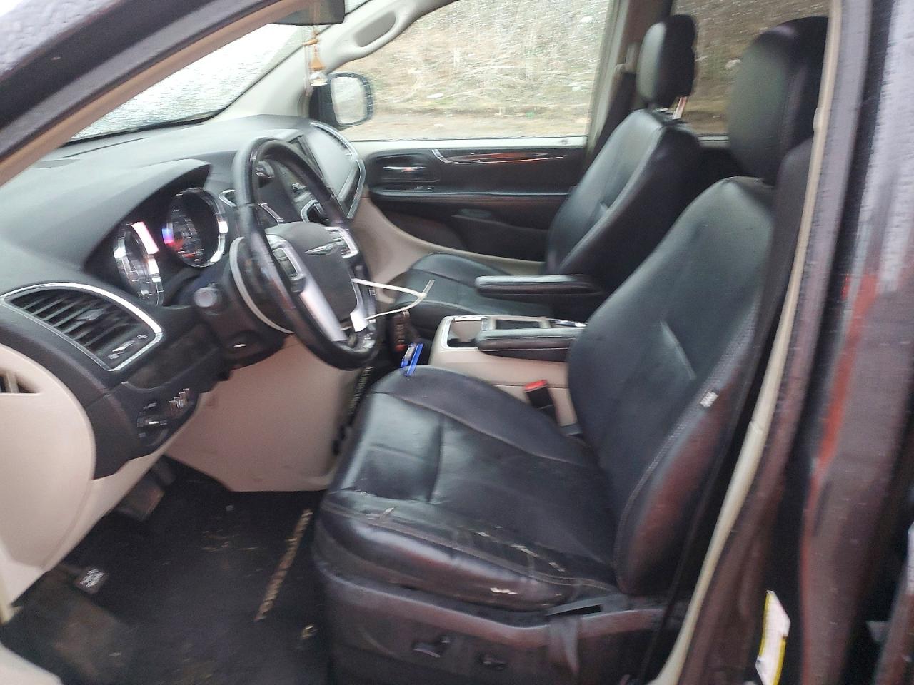 2011 CHRYSLER TOWN & COUNTRY TOURING L photo 7
