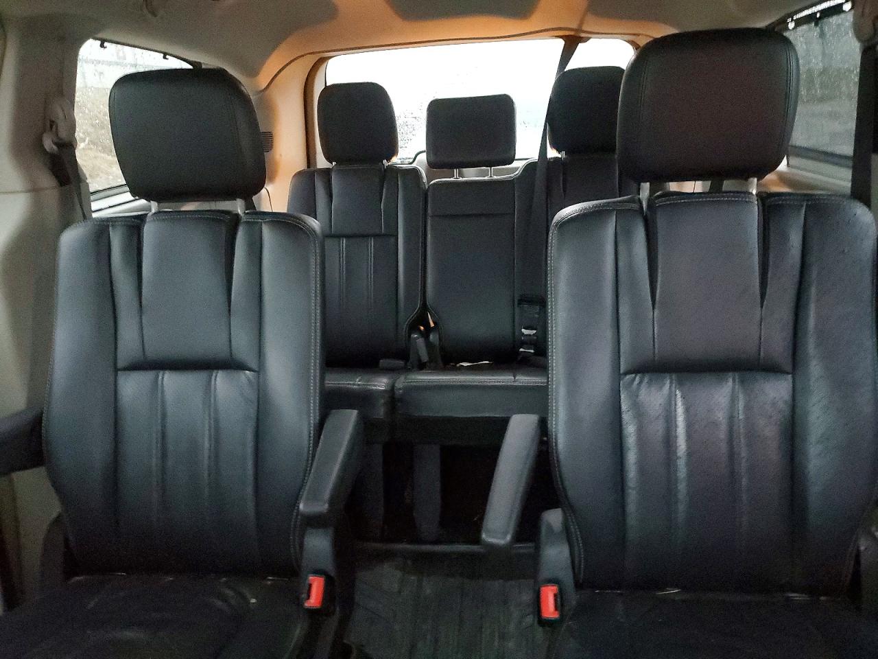 2011 CHRYSLER TOWN & COUNTRY TOURING L photo 10