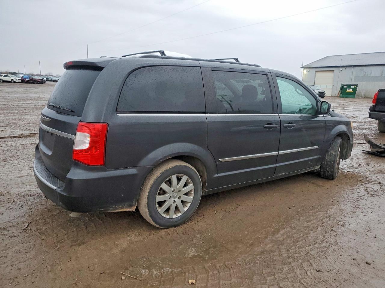2011 CHRYSLER TOWN & COUNTRY TOURING L photo 3