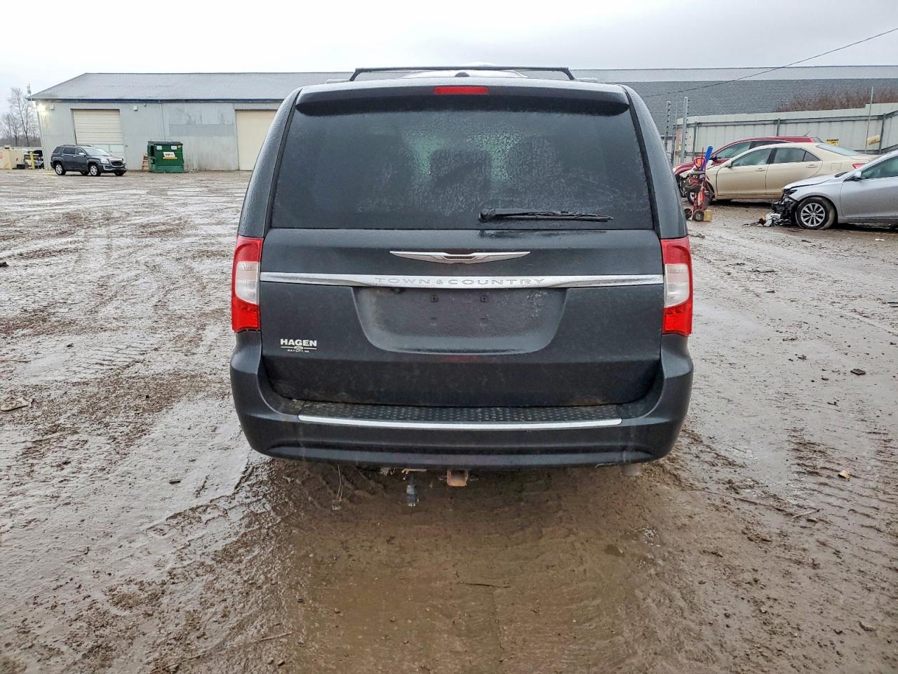 2011 CHRYSLER TOWN & COUNTRY TOURING L photo 6
