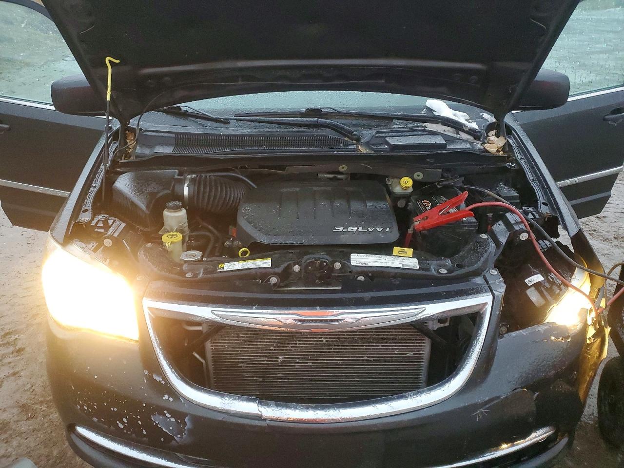 2011 CHRYSLER TOWN & COUNTRY TOURING L photo 12