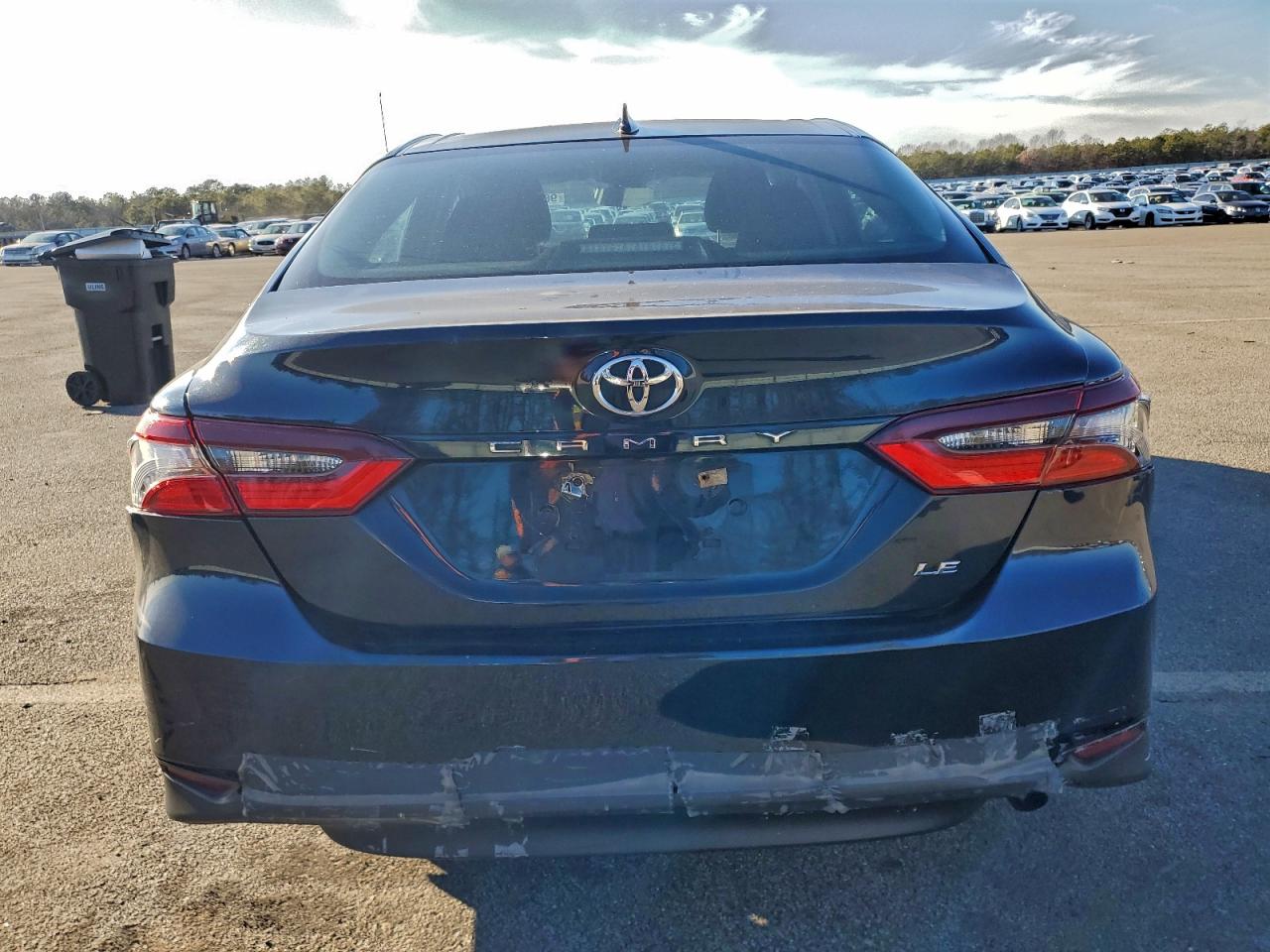 2021 TOYOTA CAMRY LE photo 6