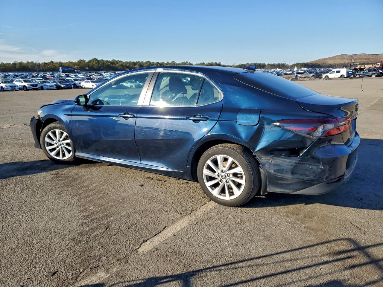 2021 TOYOTA CAMRY LE photo 2