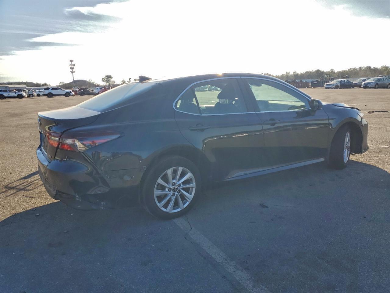 2021 TOYOTA CAMRY LE photo 3