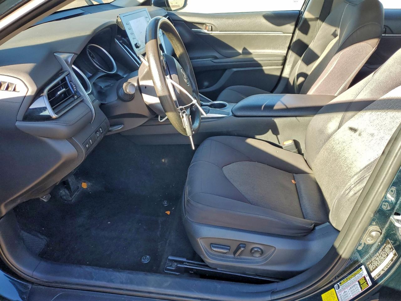 2021 TOYOTA CAMRY LE photo 7