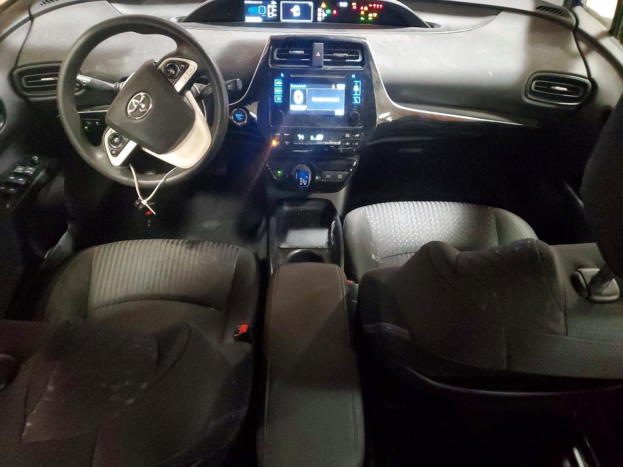 2018 TOYOTA PRIUS photo 8
