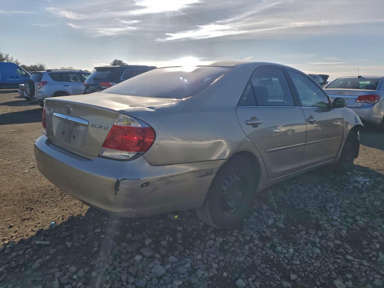 2006 TOYOTA CAMRY LE photo 3