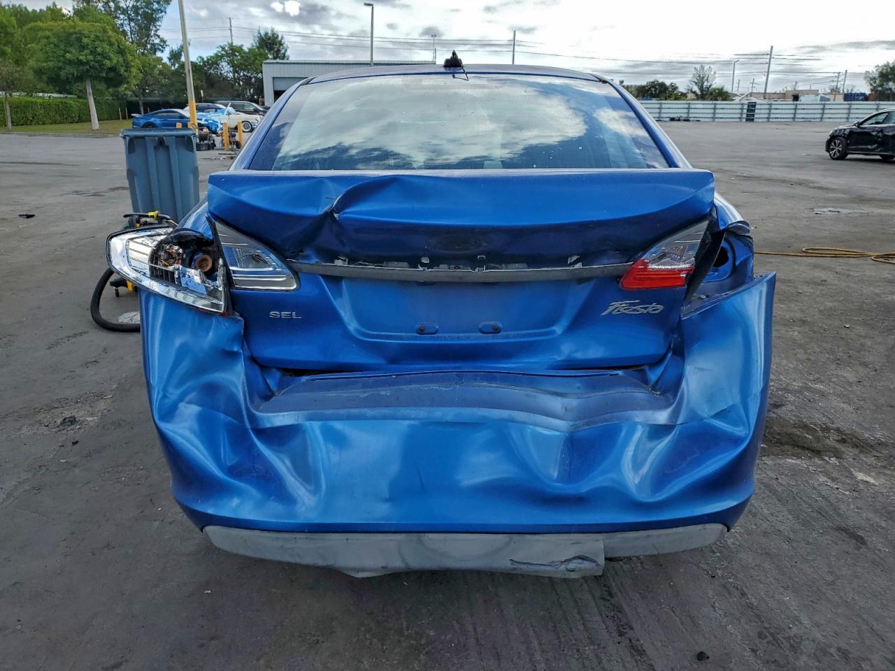 2011 FORD FIESTA SEL photo 6