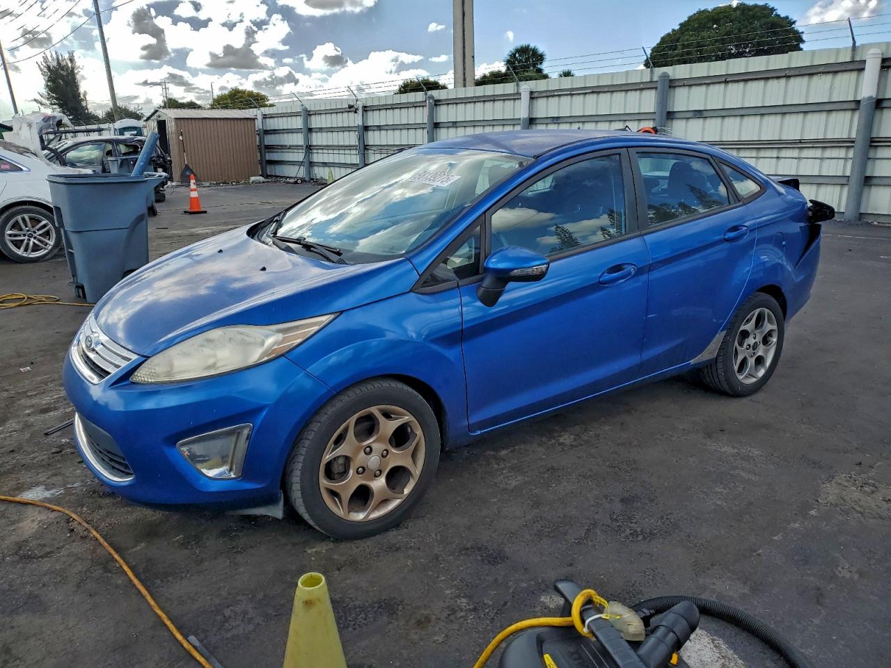 2011 FORD FIESTA