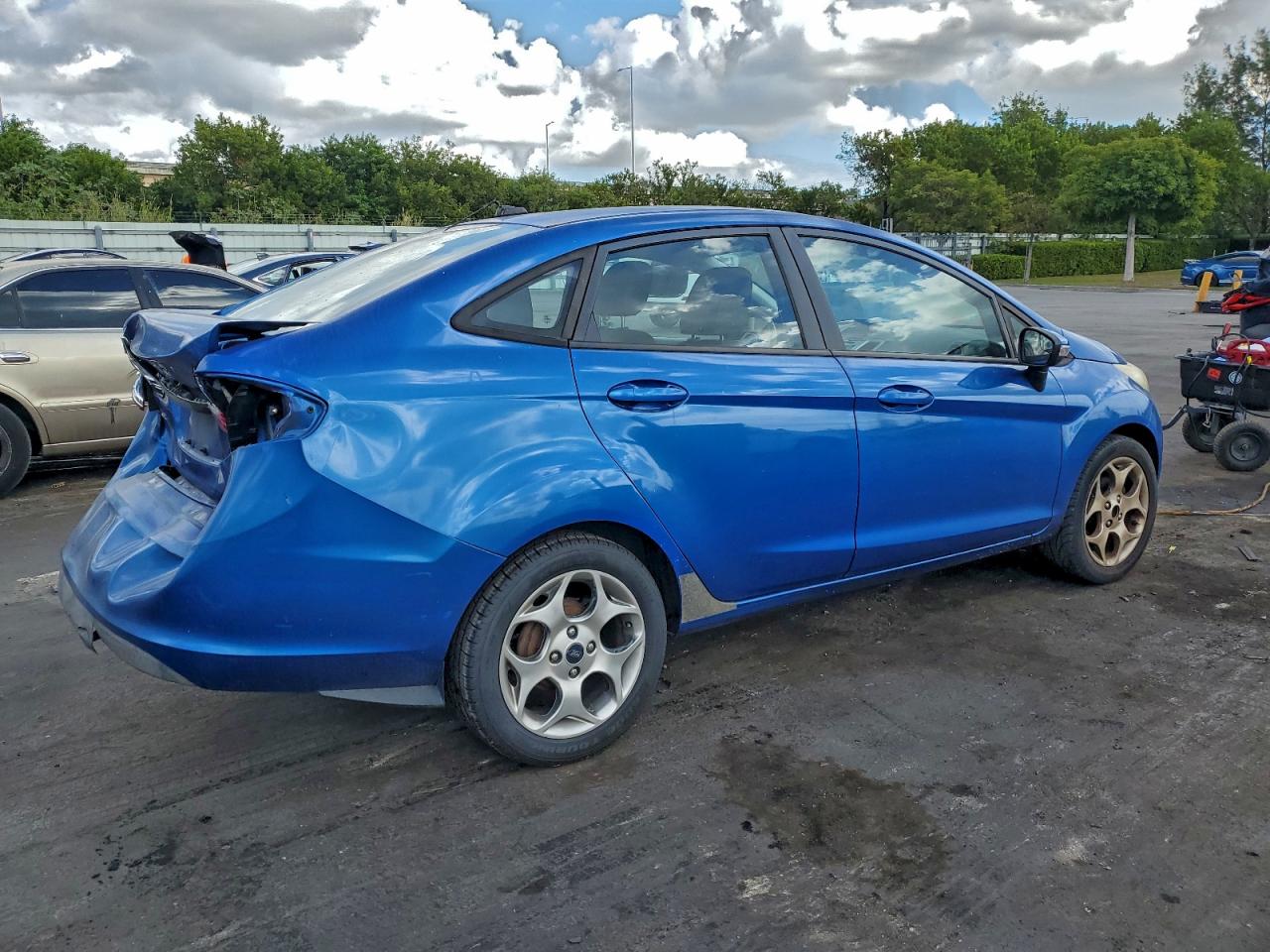 2011 FORD FIESTA SEL photo 3
