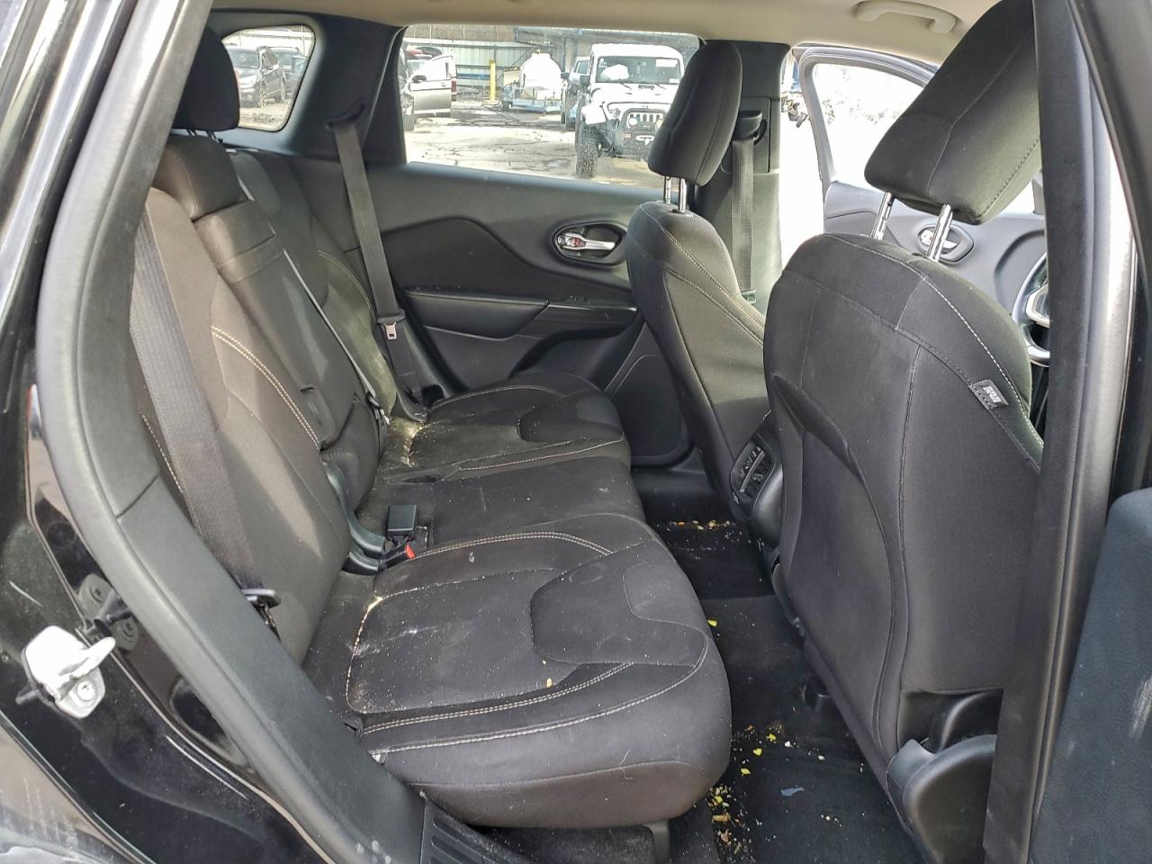 2015 JEEP CHEROKEE LATITUDE photo 11