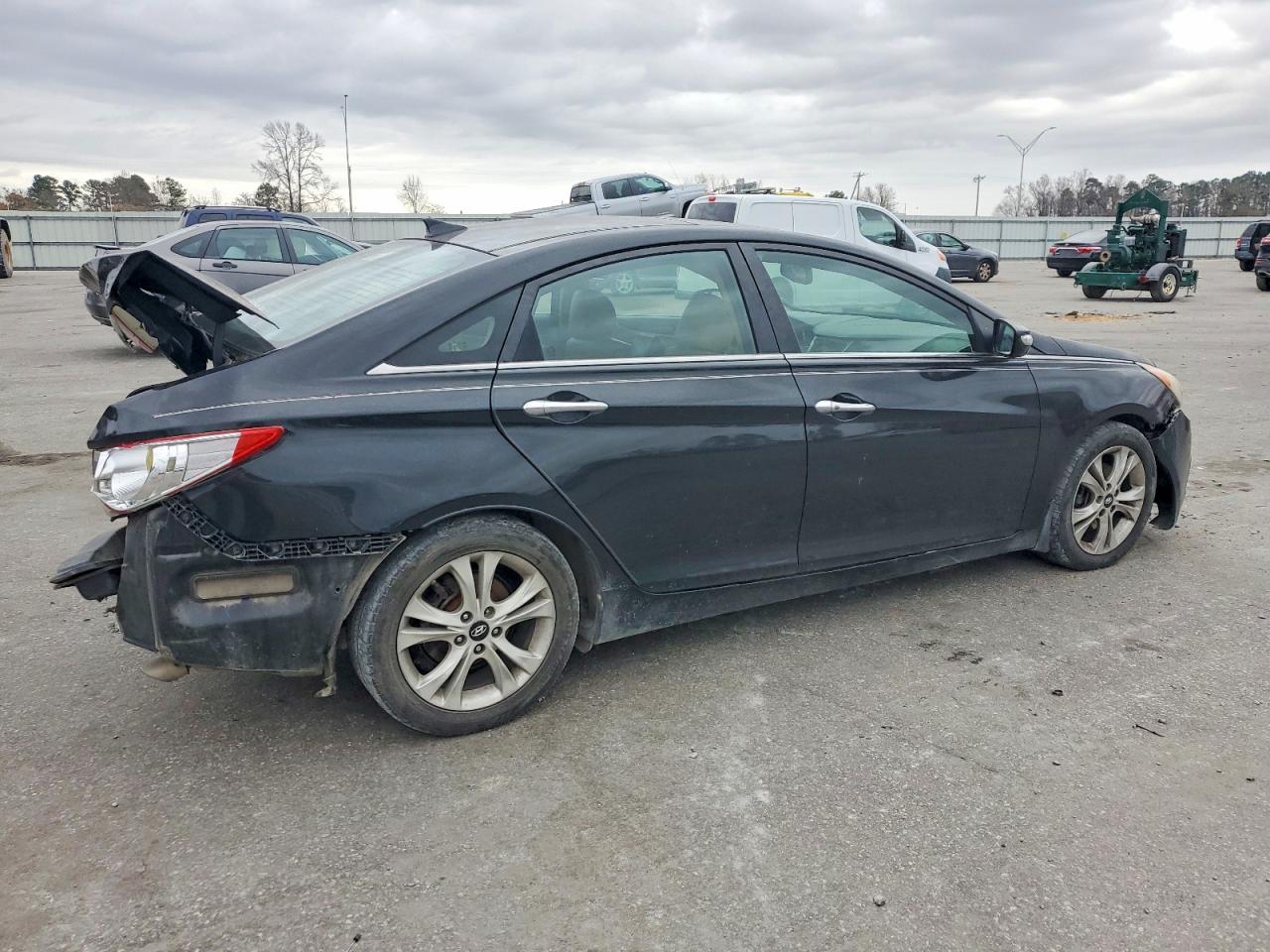 2013 HYUNDAI SONATA SE photo 3