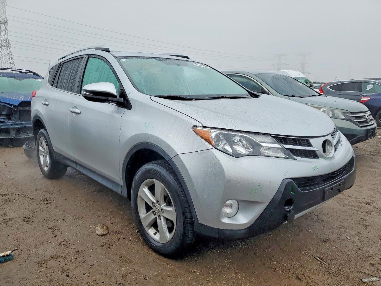 2014 TOYOTA RAV4 XLE photo 4