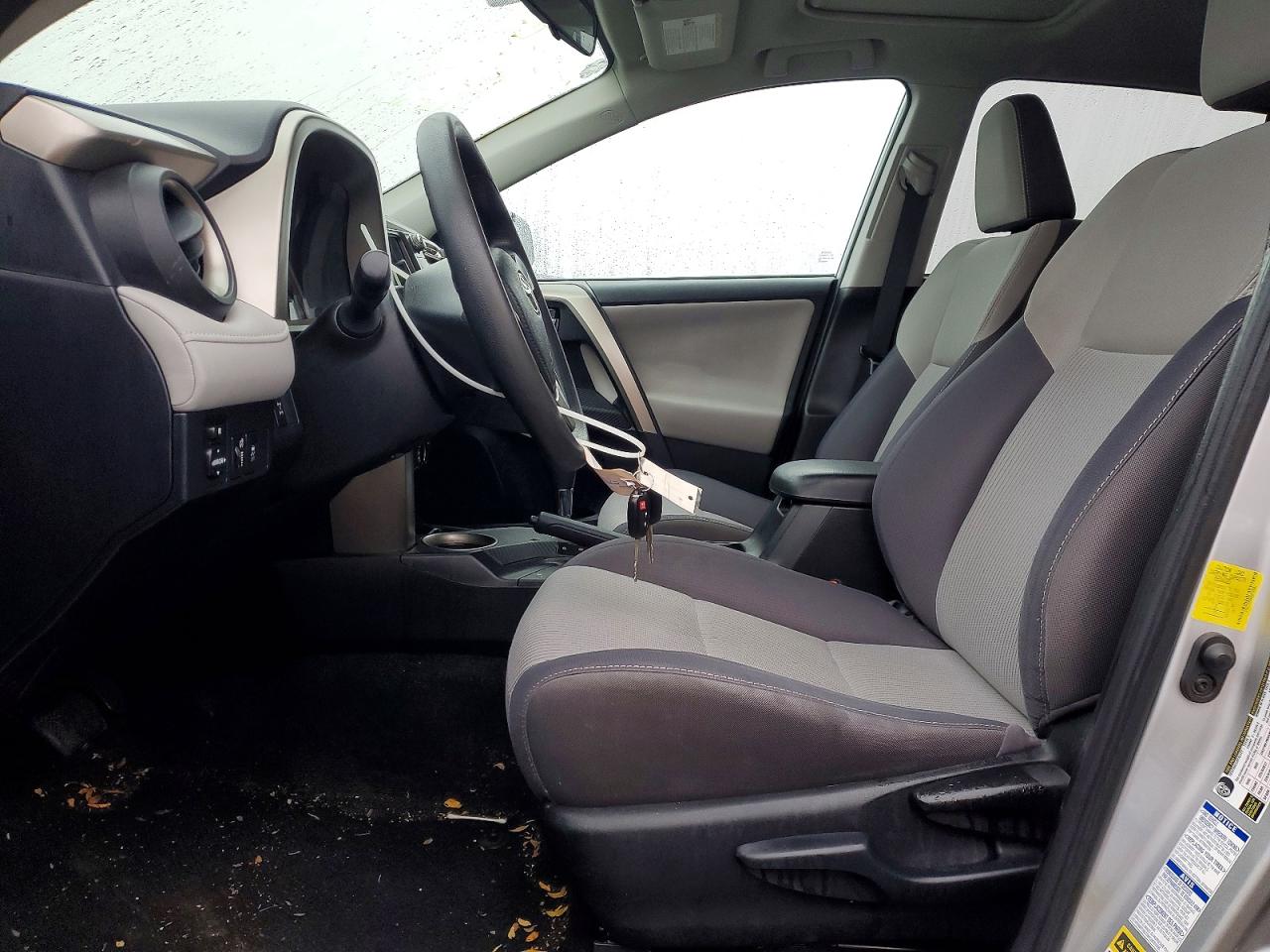 2014 TOYOTA RAV4 XLE photo 7
