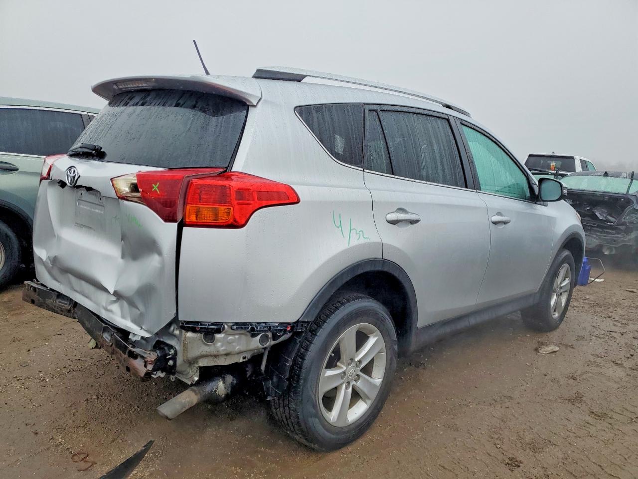 2014 TOYOTA RAV4 XLE photo 3