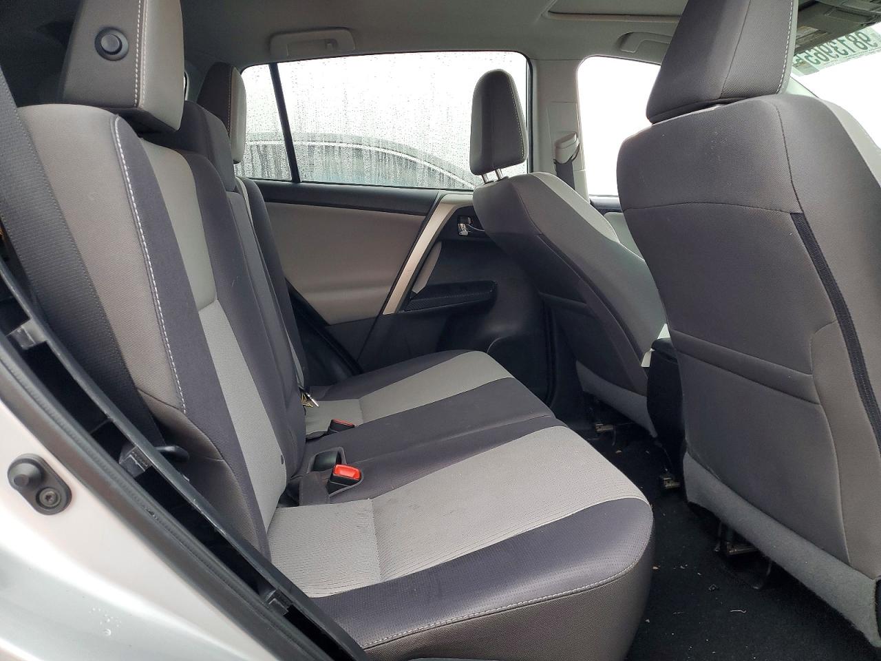 2014 TOYOTA RAV4 XLE photo 10